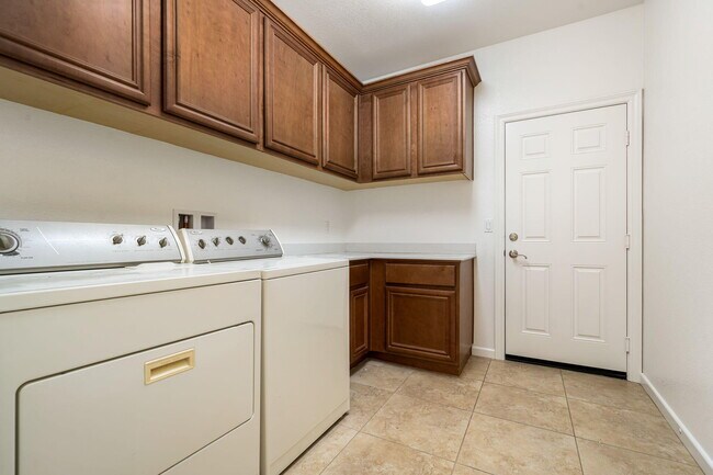 Building Photo - 73771 Picasso Dr