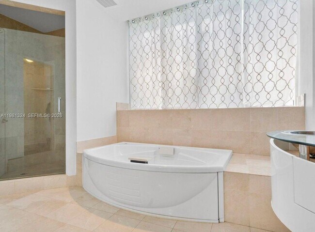 Building Photo - 18101 Collins Ave