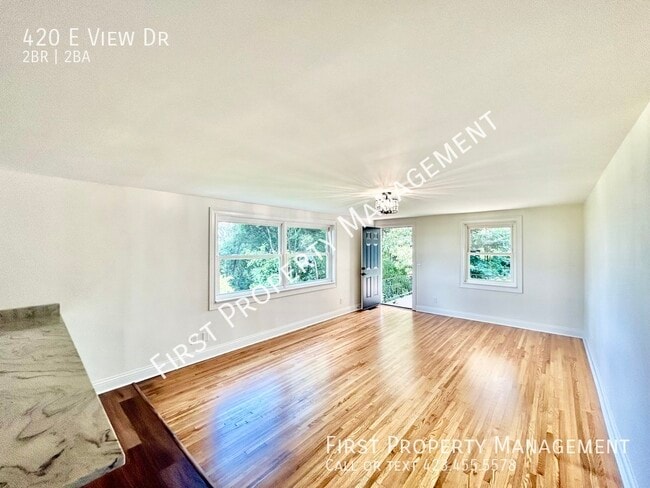 Building Photo - 420 E View Dr