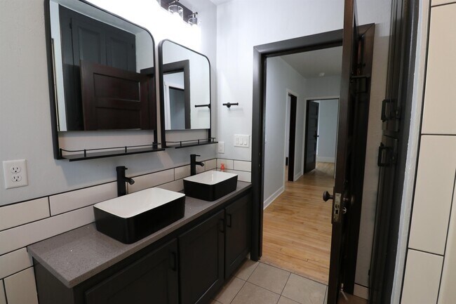 Building Photo - 855 Langlade Ave