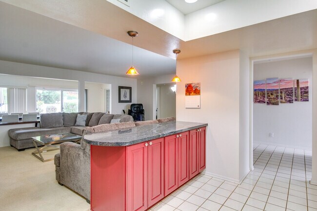 Building Photo - 5026 N Crestridge Dr