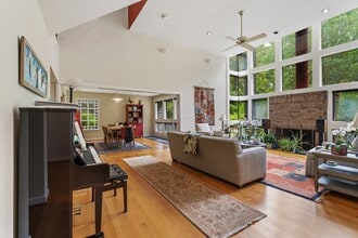 Building Photo - Contemporary 4bd/3.5ba Near Hope Valley + Home Equidistant to Downtown Durham & Chapel Hill!