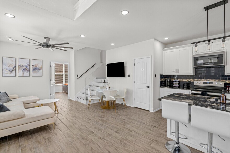 Building Photo - 3518 Dennis St