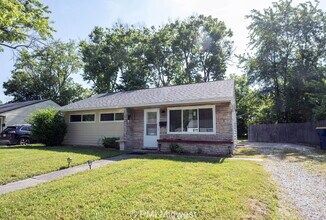 Building Photo - Charming 3-Bedroom Gem with 1.5 Baths in Lawrence