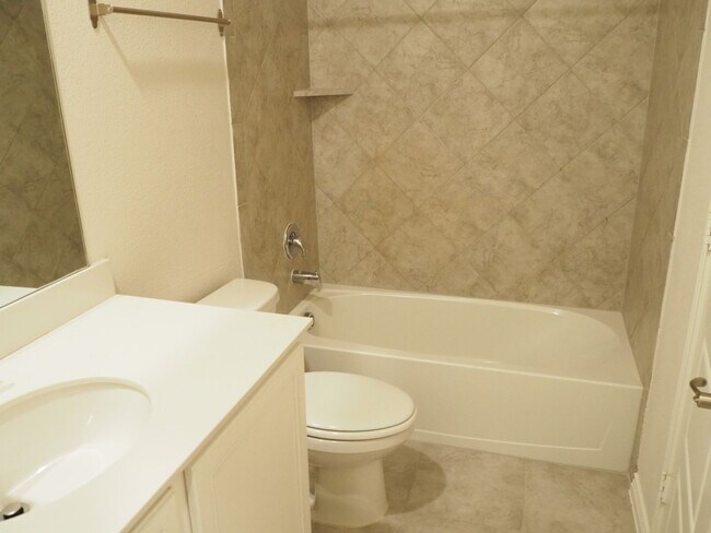 Building Photo - 4 Bed 3.5 Bath in Windhaven Crossing