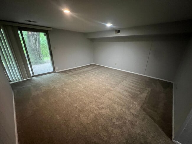 Building Photo - Charming 2bd  1.5ba home in South KC