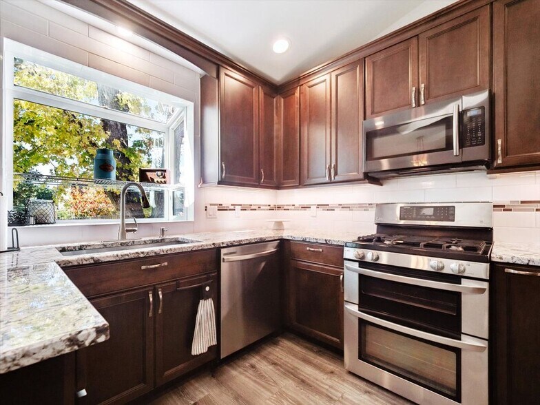 Building Photo - 9274 W Friend Dr