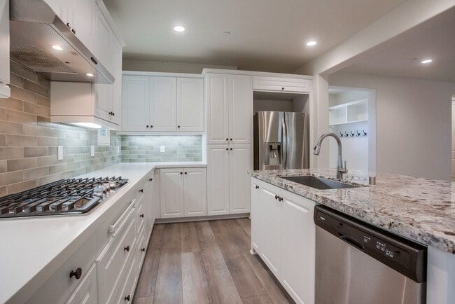 Building Photo - 5 Bedroom Home in Rancho Tesoro!