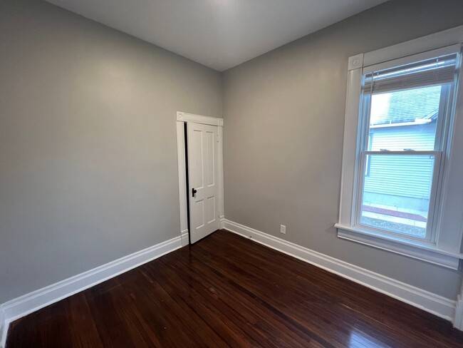 Building Photo - Fully Remodeled 2 Bed 1 Bath!!