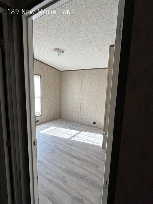 Building Photo - 189 New Moon Ln