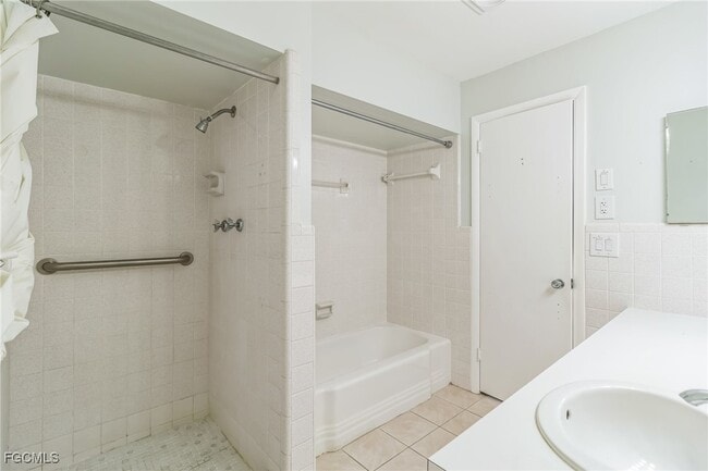Building Photo - 4330 S Canal Cir