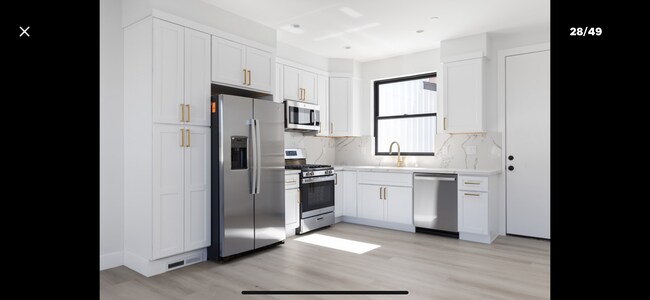 Building Photo - 1328 Crestview Ct