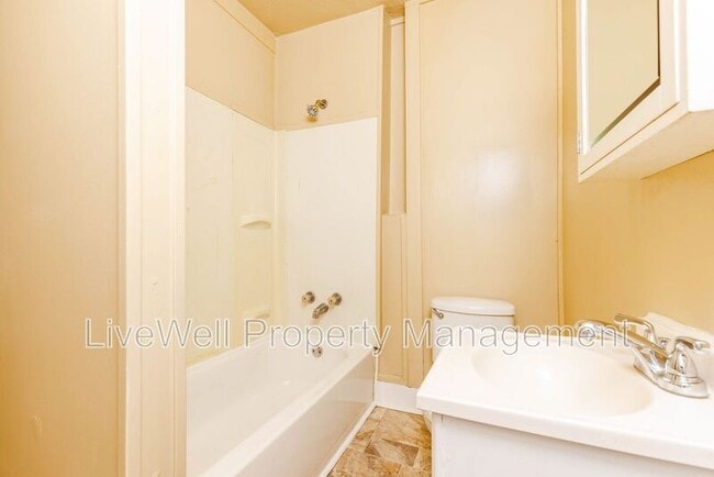 Building Photo - 304 12th St SW