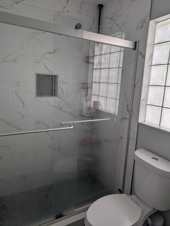 Building Photo - 9748 NW 1st Manor