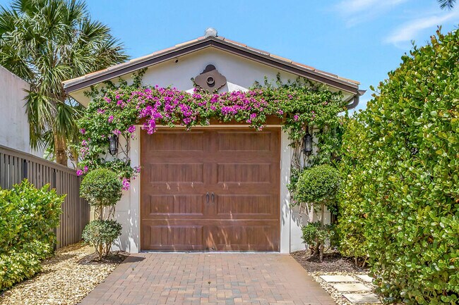 Building Photo - 1216 N Palmway