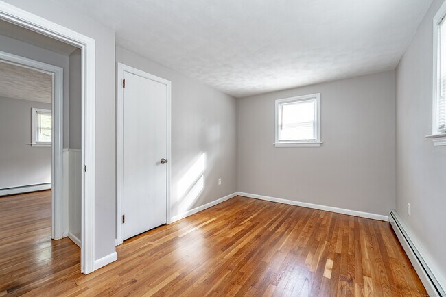 Building Photo - 14 Alaimo Dr