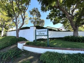 Building Photo - Spacious End Unit Home with 2 Master Suite...