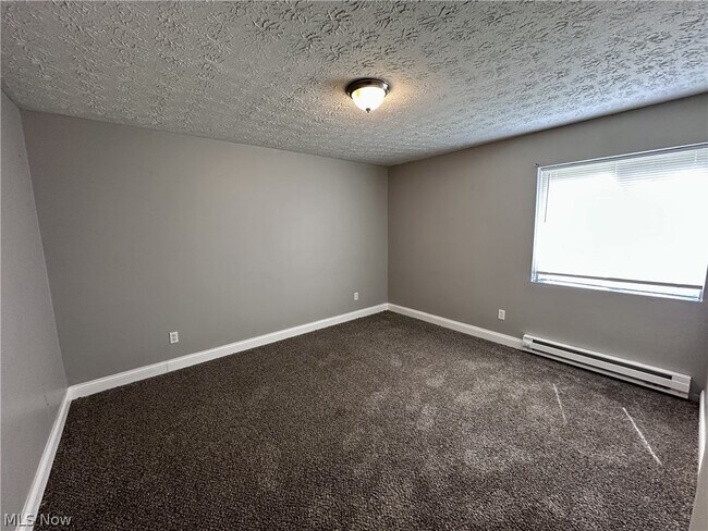 Building Photo - 480 Massillon Rd