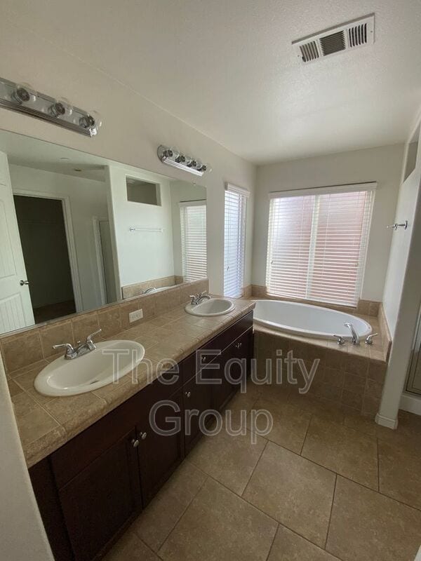 Building Photo - 1826 W Van Gogh