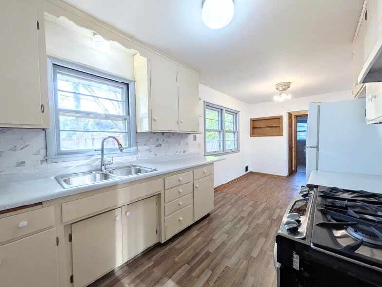 Building Photo - 4225 Xenia Ave N