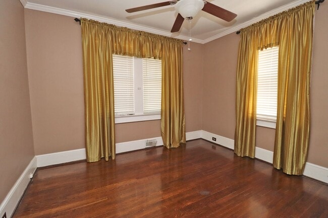 Building Photo - Charming 3 Bedroom, 2 Bath Brick Bungalow ...