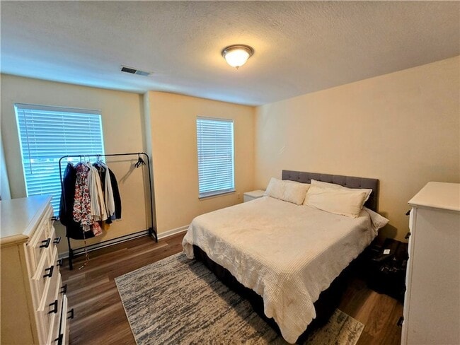 Building Photo - 809 Fairgate Drive