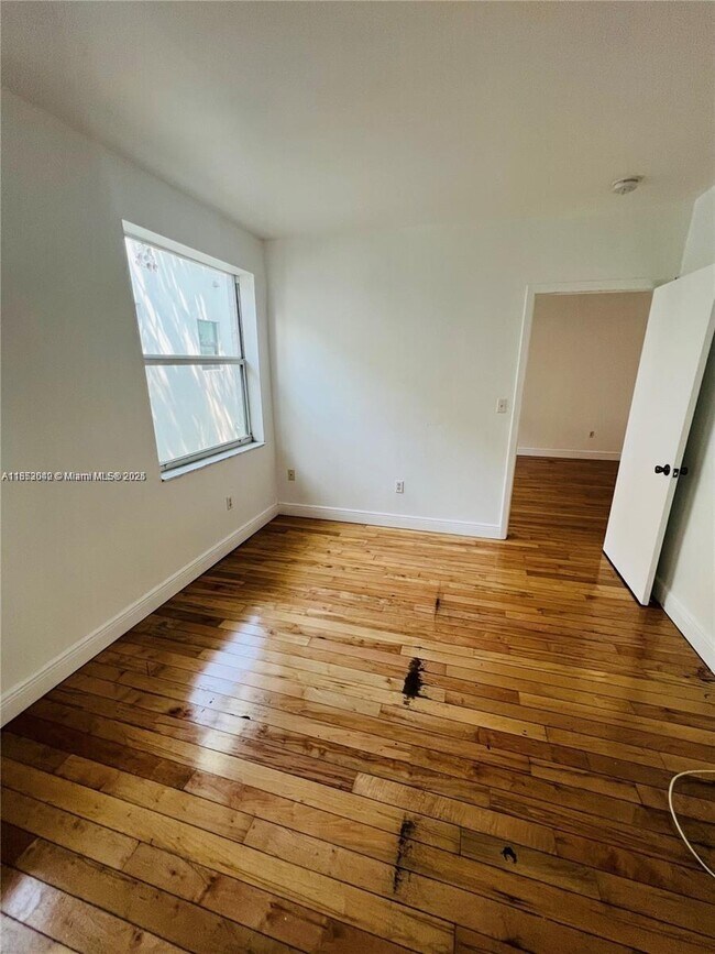 Building Photo - 1550 Drexel Ave
