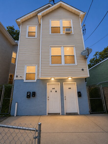 Building Photo - 137 Godwin Ave
