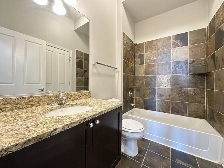 Building Photo - 1464 S Michigan Ave