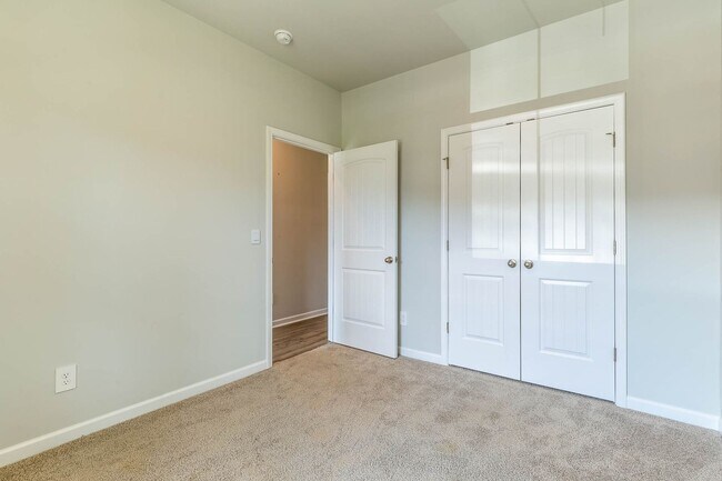 Building Photo - 626 Longtail Ln