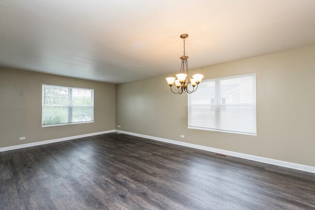 Building Photo - 686 Chippewa Cir