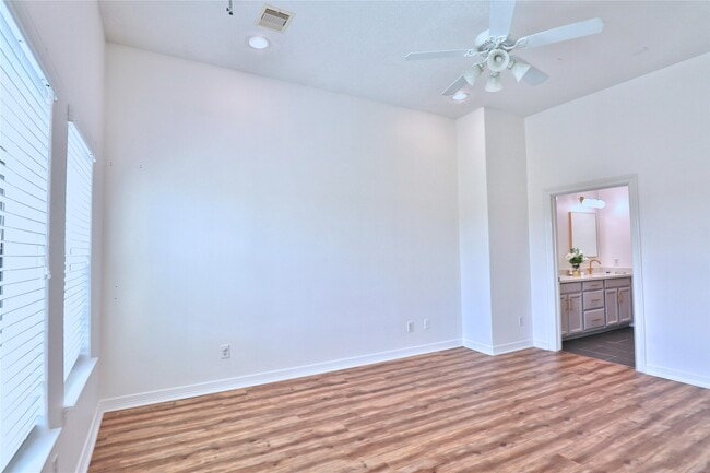 Building Photo - 3446 Clearview Villa Way