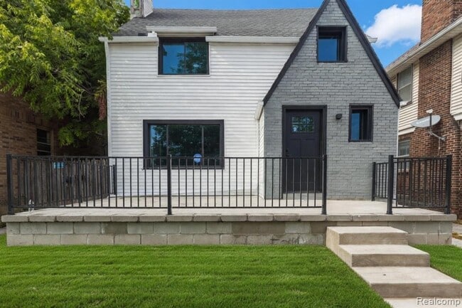 Building Photo - 2744 Lawrence St