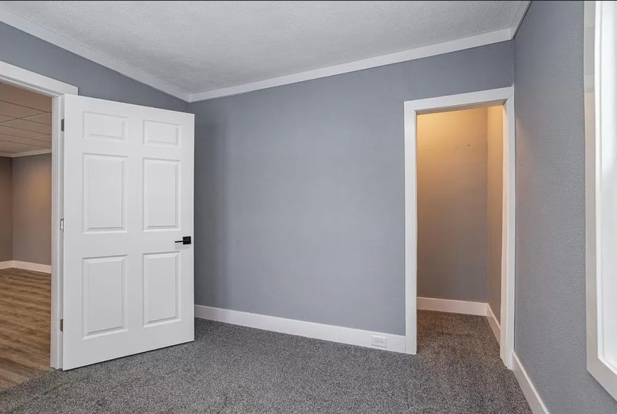 Building Photo - 801 Lake View Dr