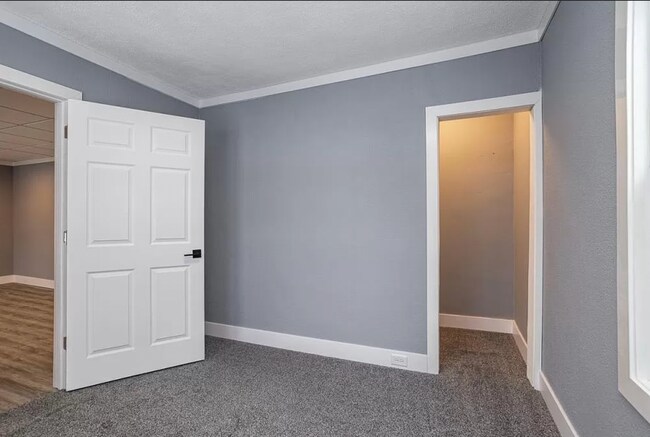 Building Photo - 801 Lake View Dr