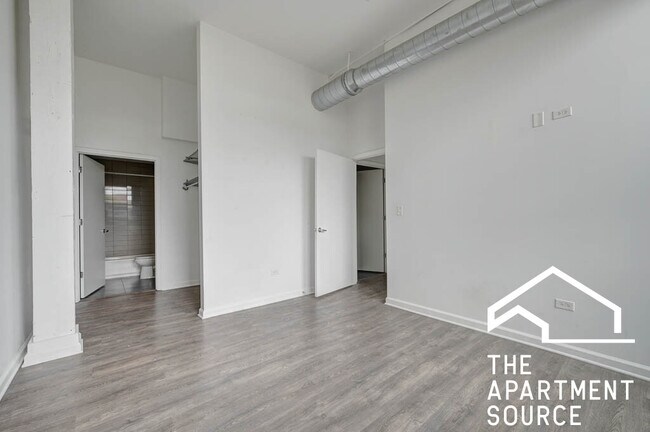 Building Photo - 932 W Dakin St