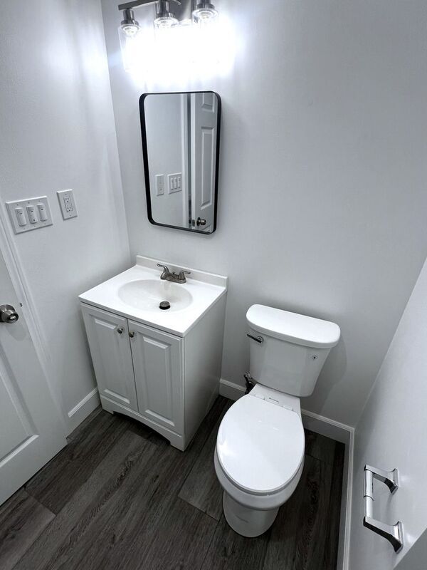 Building Photo - 2332 Cedar Ave