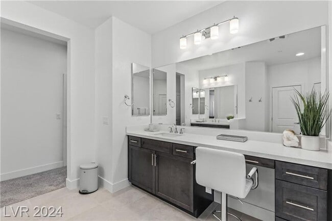 Building Photo - Modern 6Bedroom Desert Oasis with Strip & ...