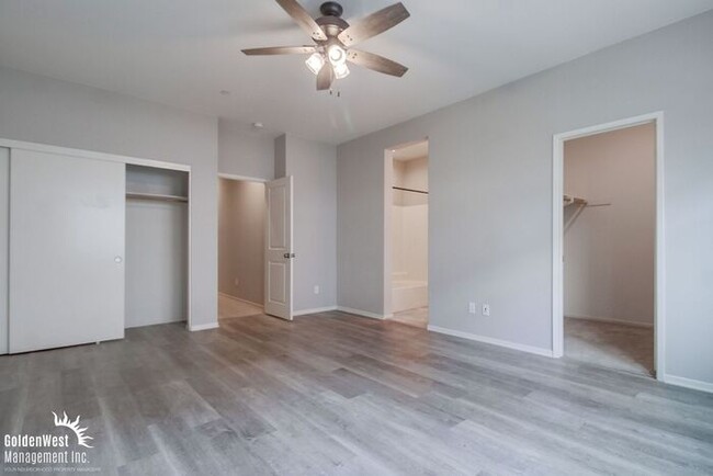 Building Photo - Stunning 3Bdm 2.5Ba Townhome in the Montec...