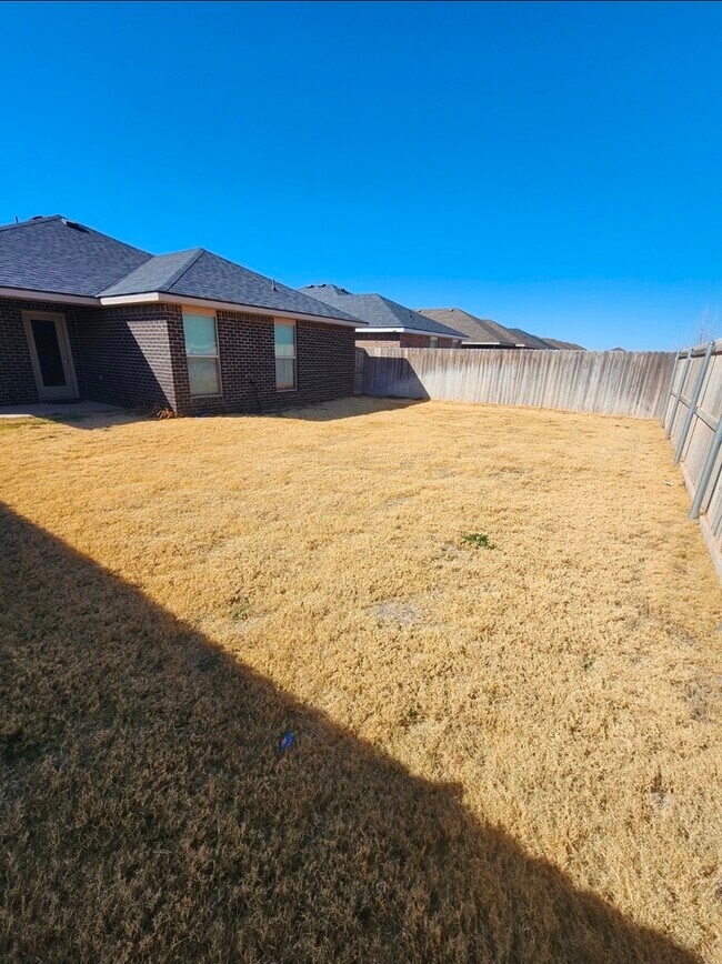 Building Photo - 3 bed 2 bath home in Lone Star Trails! 2 car garage