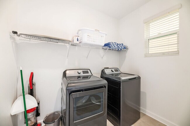 Building Photo - 4246 Paragraph Dr