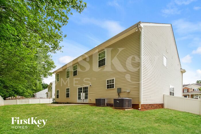 Building Photo - 12200 Palomar Dr