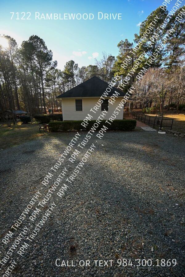 Building Photo - 7122 Ramblewood Dr