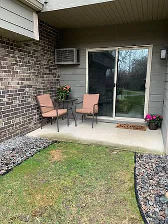 Building Photo - 2160 Ridge Dr
