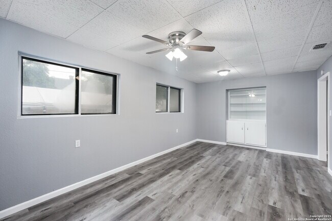 Building Photo - 327 E Whittier St
