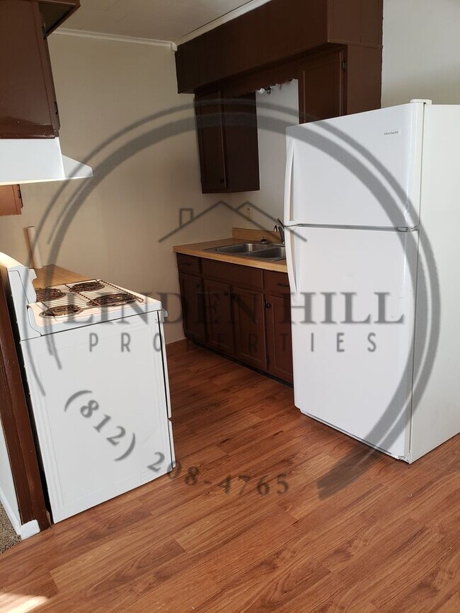 Building Photo - 2310 E Florence Ave