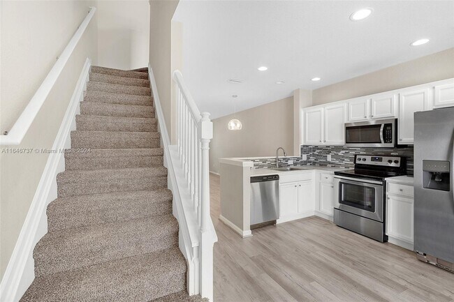 Building Photo - 4481 SW 49th Ave