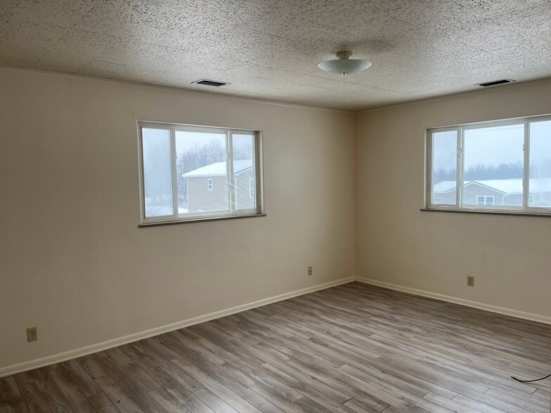 Building Photo - 916 Mt Jackson Rd