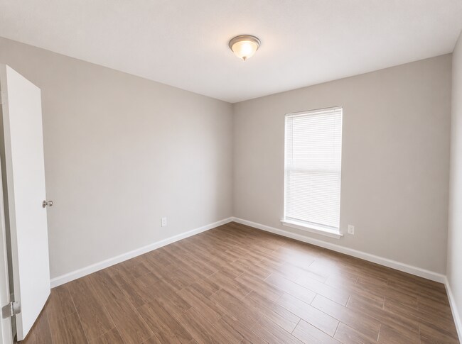 Building Photo - Charming 4BR-1BA Home! MOVE-IN SPECIAL + FREE 50" SMART TV!