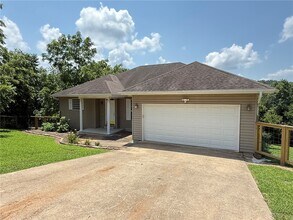 Building Photo - 18033 Broadview Dr
